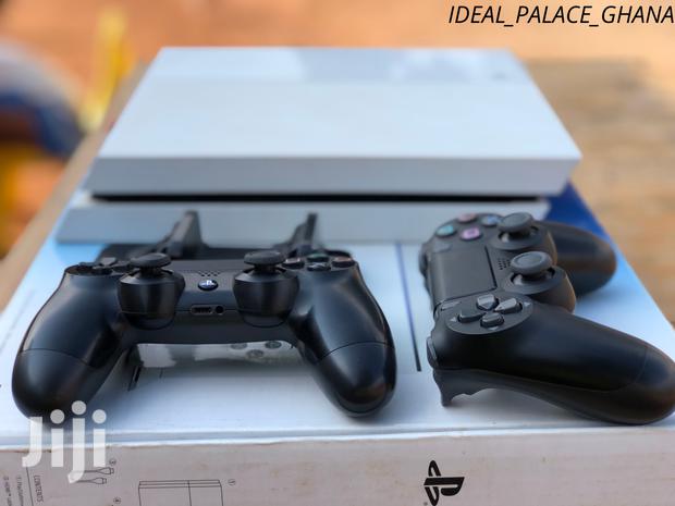 Playstation 4 Standard · Photo 3