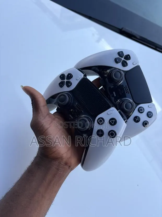 PlayStation 5 Dual Sense Edge Controller. · Photo 1