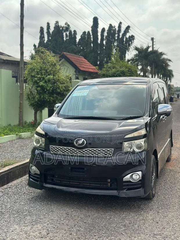 Toyota Voxy 2011 Black · Photo 1