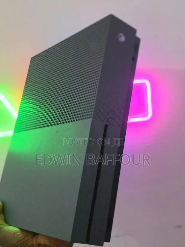 Xbox One S · Photo 1