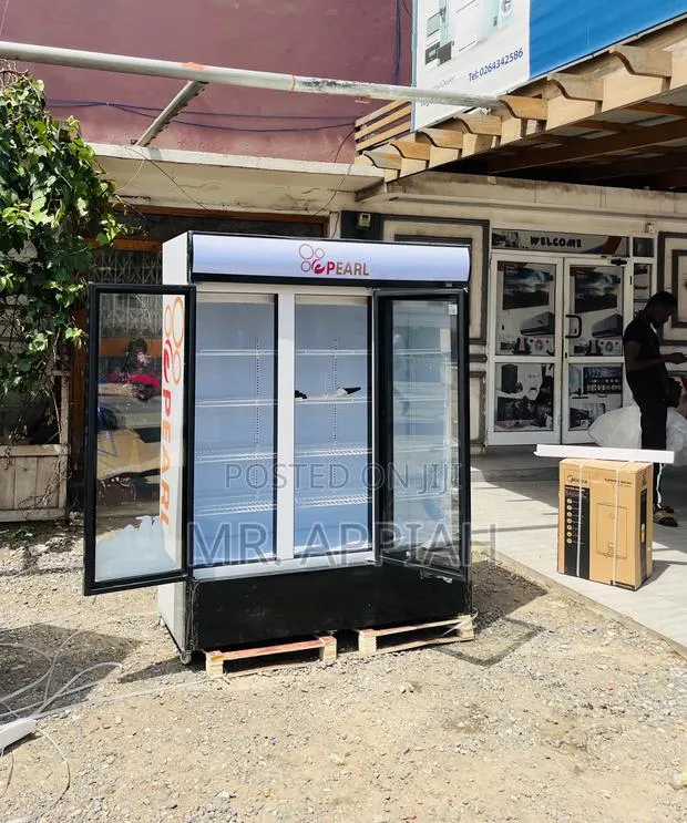 Shop Well Built Pearl PVC-1540-28ab Display Fridge. · Photo 1