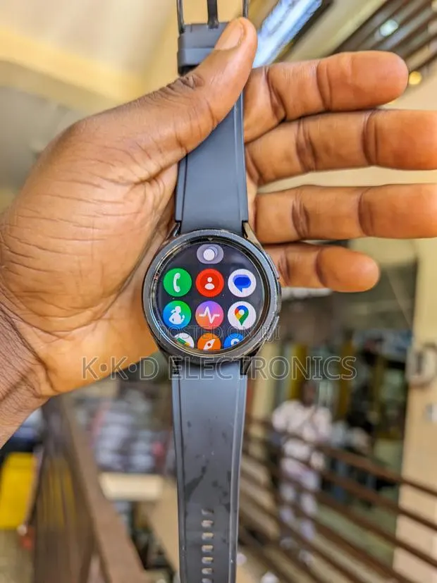 Galaxy Watch 6 Classic 43mm Cellular · Photo 1