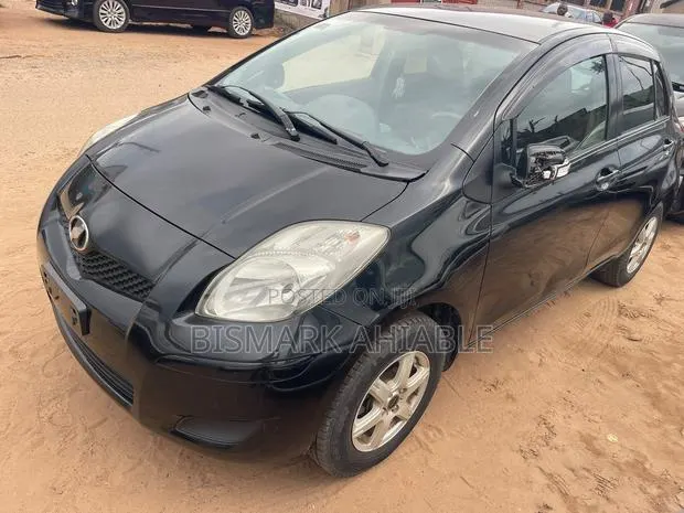 Toyota Vitz 1.3 AWD 5dr 2010 Black · Photo 1