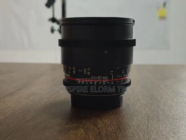 Samyang Sanyo 85mm 1.5 Ultra Wide Angle Lens · Photo 1