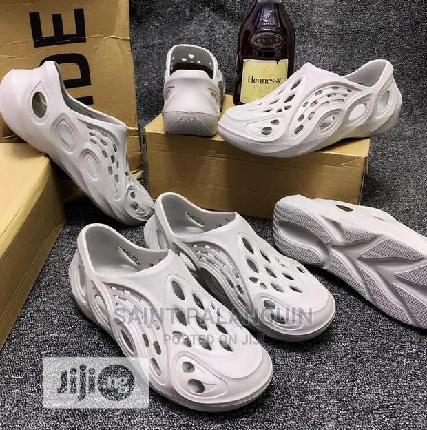 Crocs Full Sandals · Photo 1