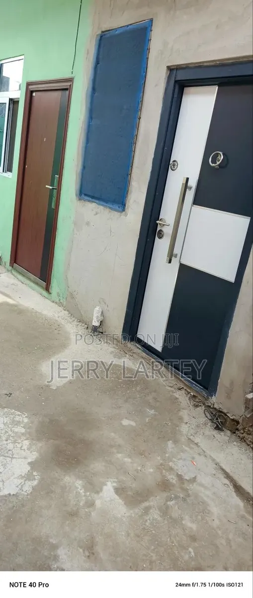 New Mamprobi Banana Inn · Photo 1