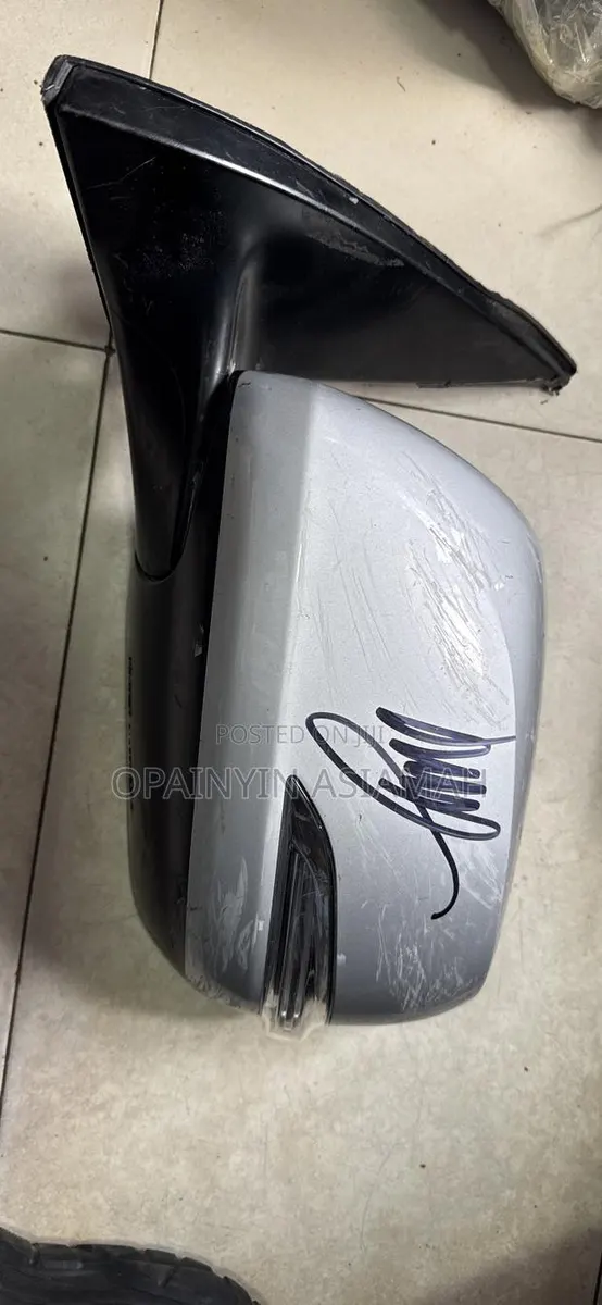 Toyota Lexus 570 · Photo 1