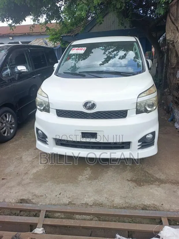Toyota Voxy 2013 White