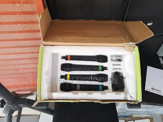 W Audio Rm Quartet Uhf Radio Microphone System · Photo 1