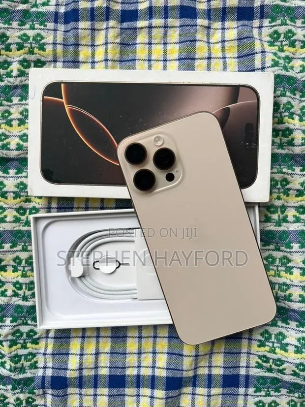 Apple iPhone 16 Pro Max 256 GB Gold · Photo 1