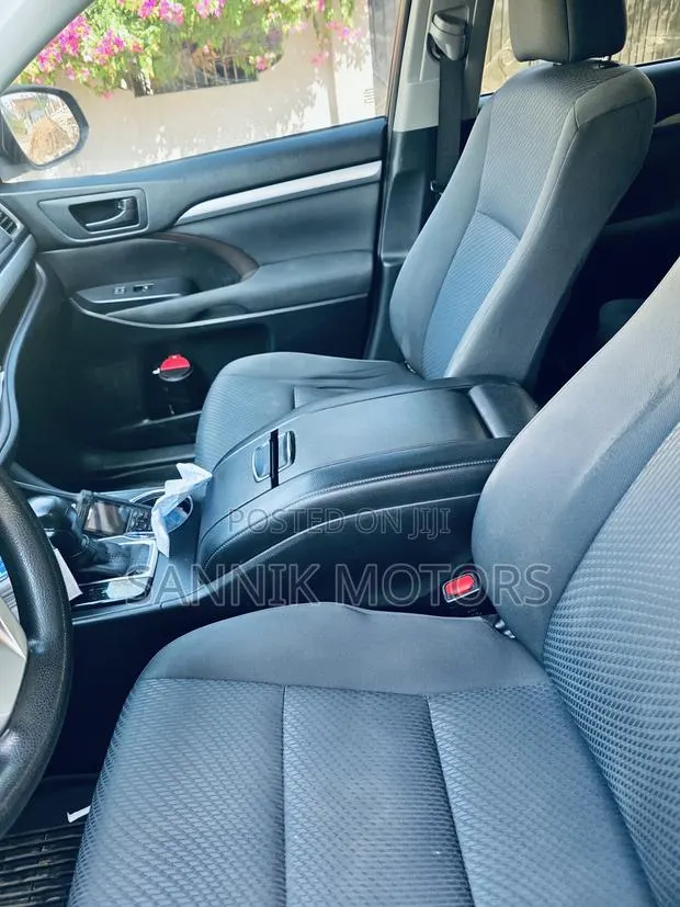 Toyota Highlander LE 4x2 (2.7L 4cyl 6A) 2017 Burgundy · Photo 1