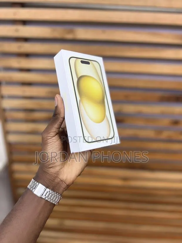 New Apple iPhone 15 128 GB Yellow · Photo 1