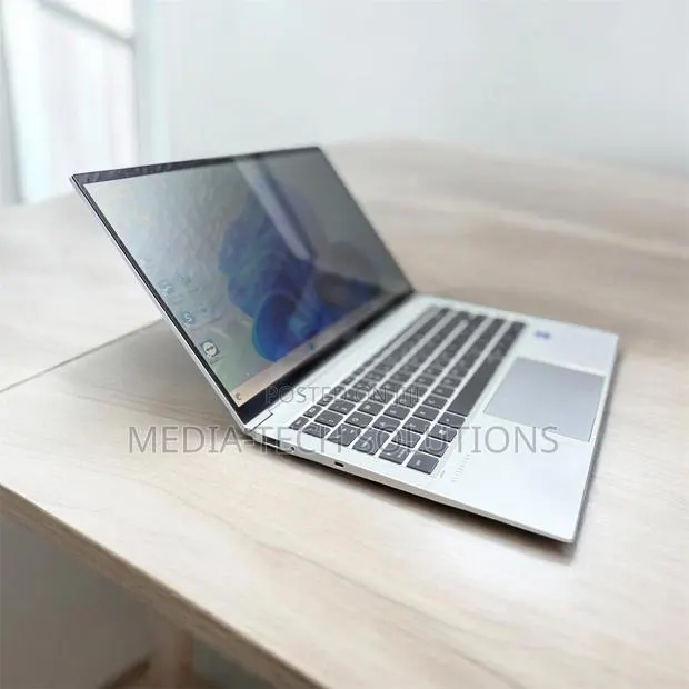 Laptop HP EliteBook 1040 G8 32GB Intel Core i7 SSD 512GB · Photo 1