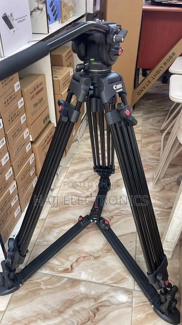 Caris Professional Heavy-Duty Fluid Head Video Tripod System · Photo 1