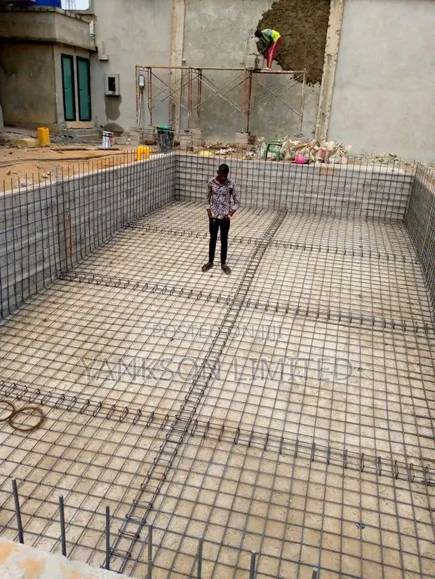 Swimming Pool Building Contractor · Photo 1