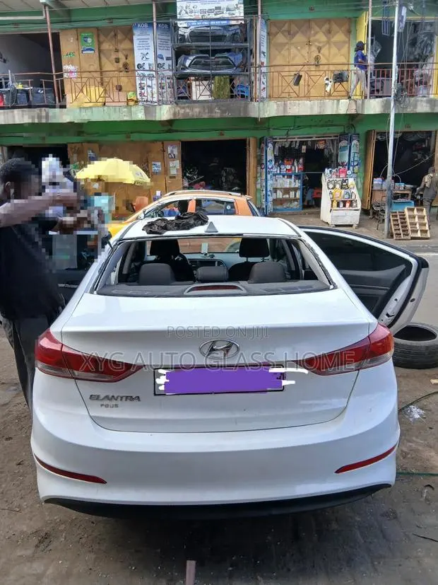 Hyundai Elantra 2015,2016,2017 · Photo 1