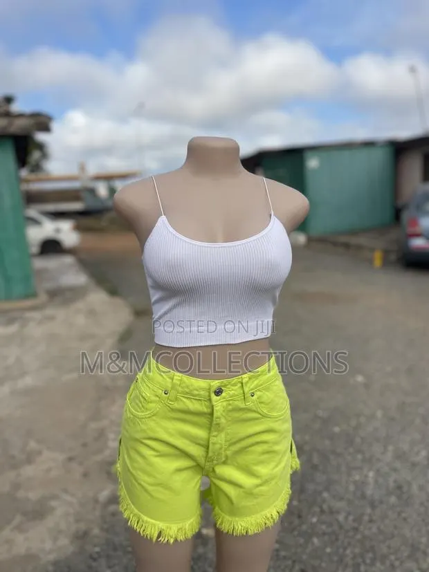 White Ribbed Crop Top · Photo 1