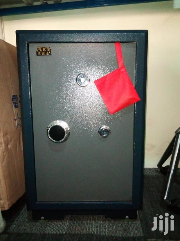 Metal Safe · Photo 1
