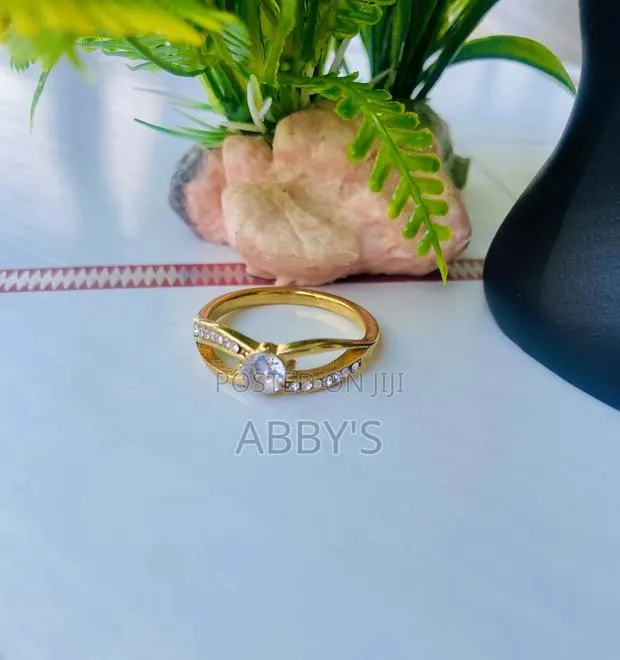 Beautiful Shape Engagement/Promise Ringinfinity · Photo 1