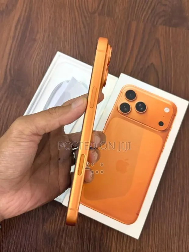 Apple iPhone 17 Pro Max 512 GB Orange · Photo 1
