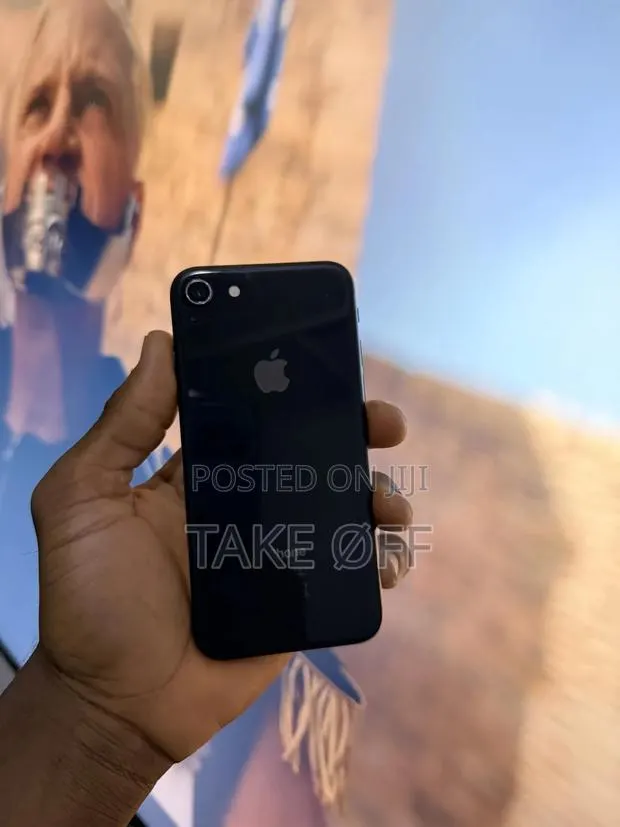 Apple iPhone 8 64 GB Black · Photo 1