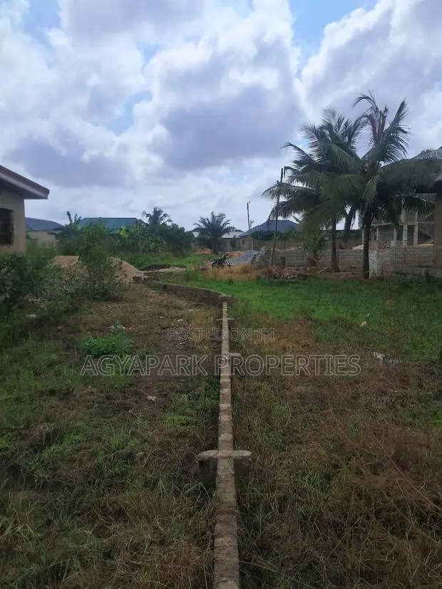 Plot With Chamber and Hall Uncompleted · Photo 1