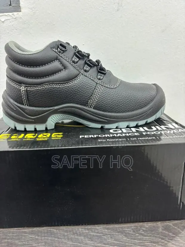 Safety Boots · Photo 1