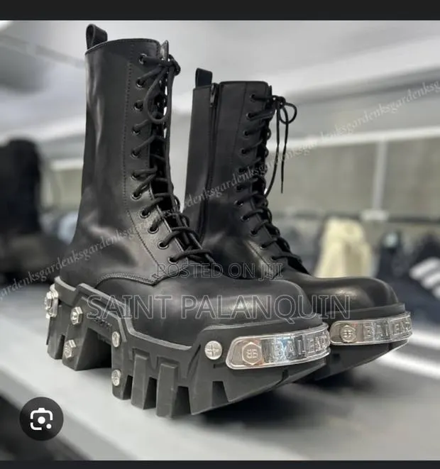 Goth Platform Boot · Photo 1