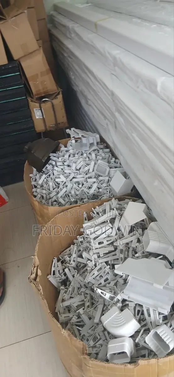 Bulk of PVC Rain Gutter Hooks · Photo 1