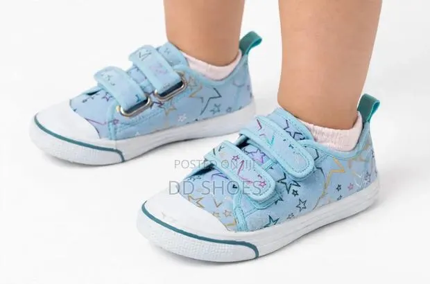 Light Blue Star Print Canvas Baby Shoes With Double Velcro Straps · Photo 1