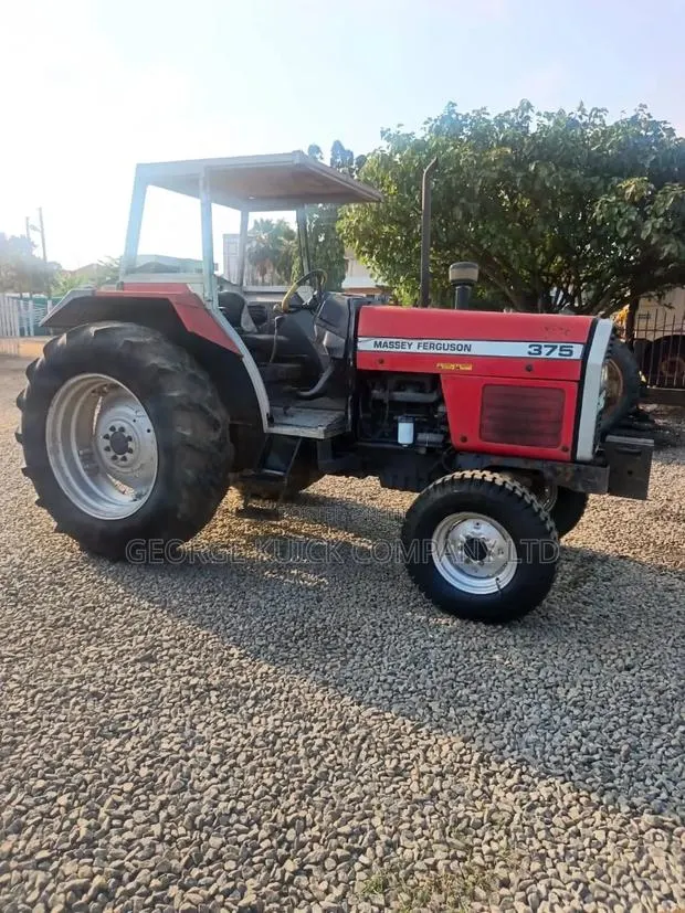 Tractor Massey Ferguson · Photo 1
