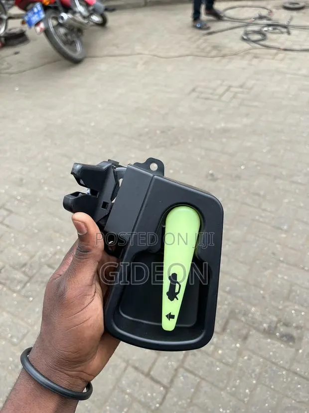 Toyota Corolla Boot Lock · Photo 1