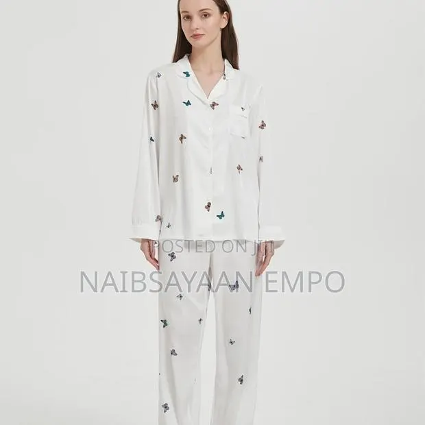 Women Skin Friendly Ice Silk Pajamas · Photo 1