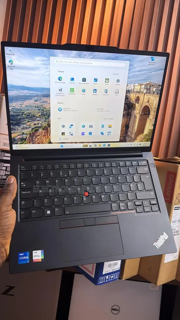Laptop Lenovo ThinkPad E14 Gen 5 16GB Intel Core i7 SSD 256GB · Photo 1