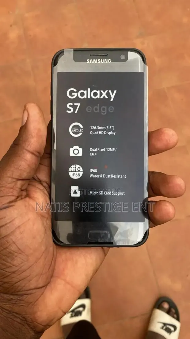 Samsung Galaxy S7 edge 64 GB Black · Photo 1