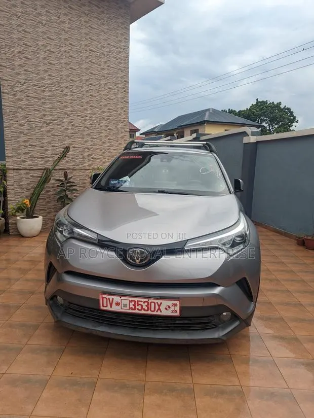 Toyota C-HR 2018 Gray · Photo 1