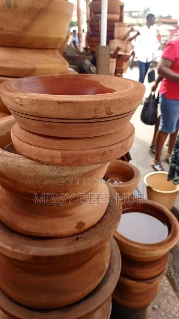 Medium Sized Fufu Mortar and Pestle · Photo 1