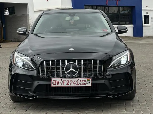 Mercedes-Benz C300 Luxury 4dr AWD 4Matic Sedan (2.0L 4cyl 7A) 2015 · Photo 1