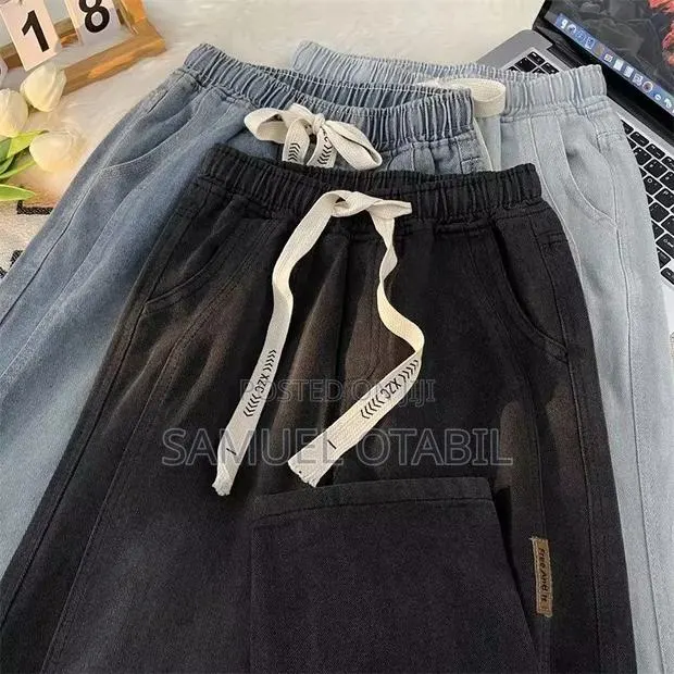 Unisex Baggy Jeans · Photo 1