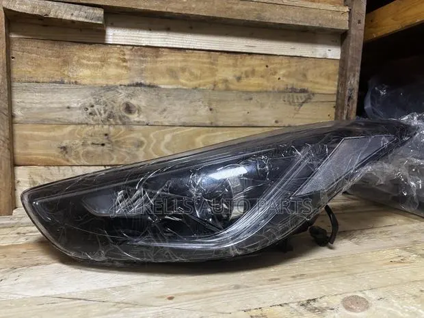 2014-2016 Hyundai Elantra Headlights Pair · Photo 1