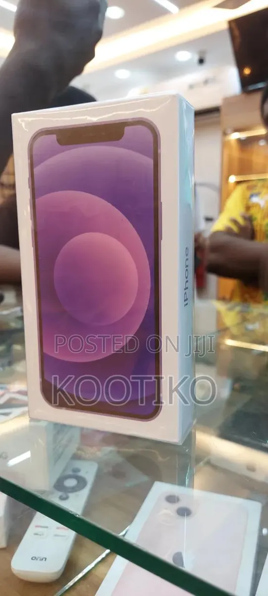 New Apple iPhone 12 128 GB Purple · Photo 1