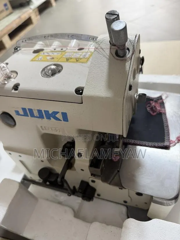 Juki MO 6700 Knitting Machine
