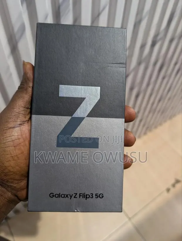 New Samsung Galaxy Z Flip 3 128 GB Black · Photo 1