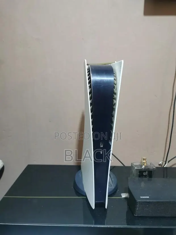 Slightly Used PS5 With 6 Games and One Controller · Photo 1