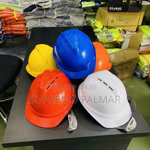 Safety Helmet With Chin Strap & Uv Protection – Construction · Photo 1