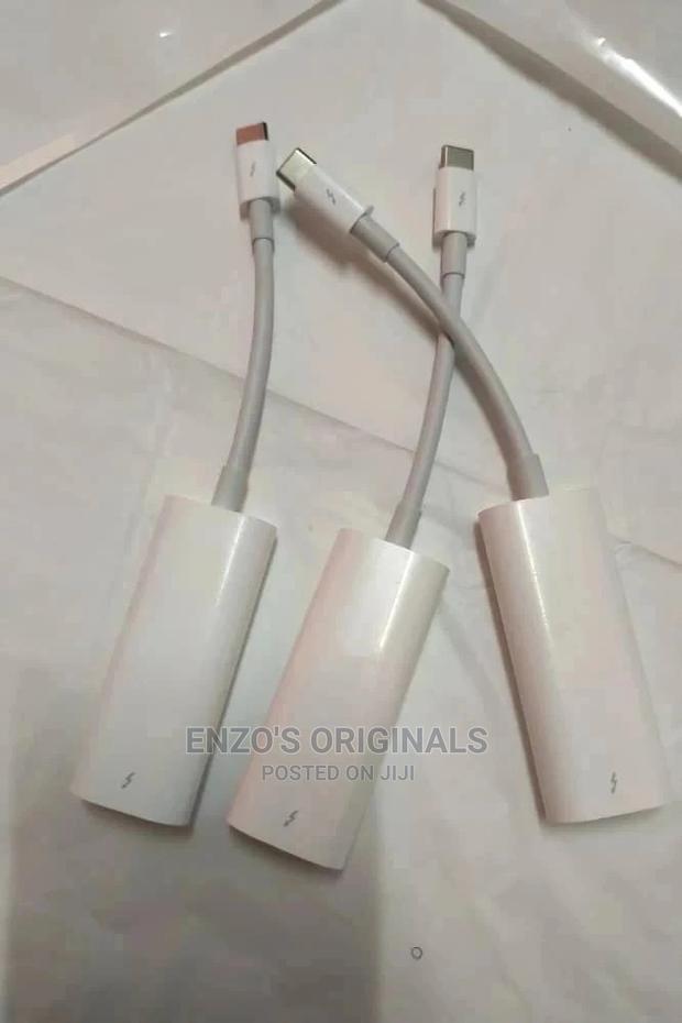 Apple Thunderbolt 3 To Thunderbolt 2 Adapter Or Dongle · Photo 1