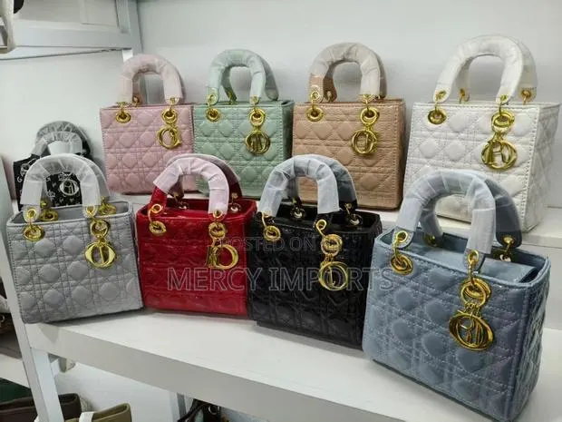Dior Style Hand Bag · Photo 1