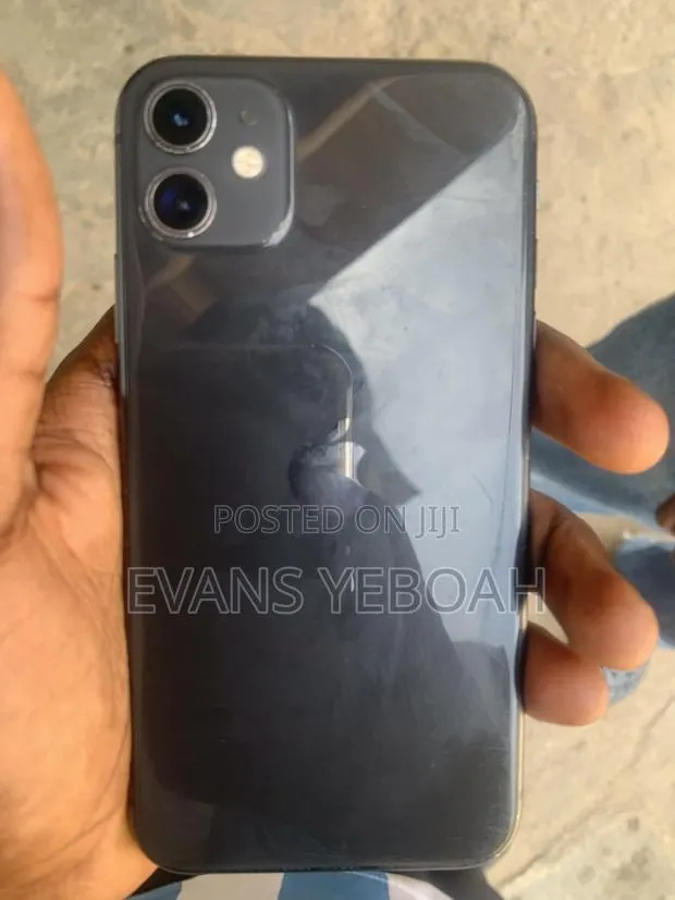 Apple iPhone 11 64 GB Black · Photo 1