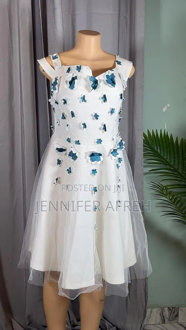 White a-Line Mesh Cocktail Dress · Photo 1