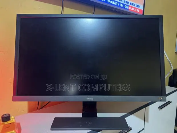 Monitor 28 Inches · Photo 1